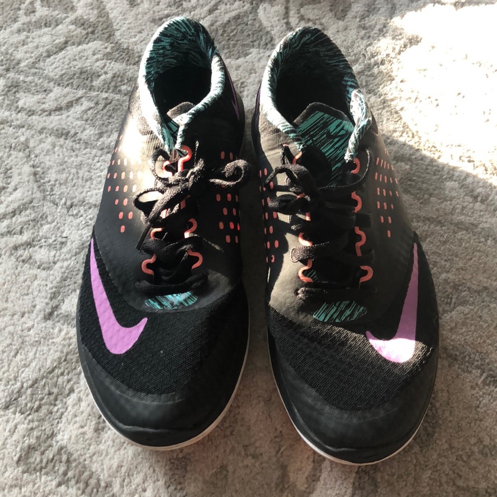 Women’s Nike black running sneakers